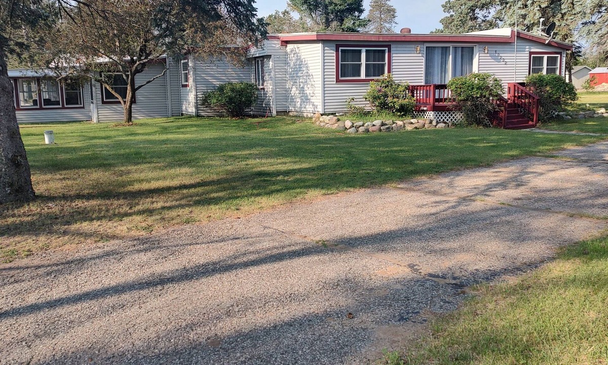 St. Helen House | Marvelous 4-bedroom 2 bath pet friendly home in St. Helen for your getaway