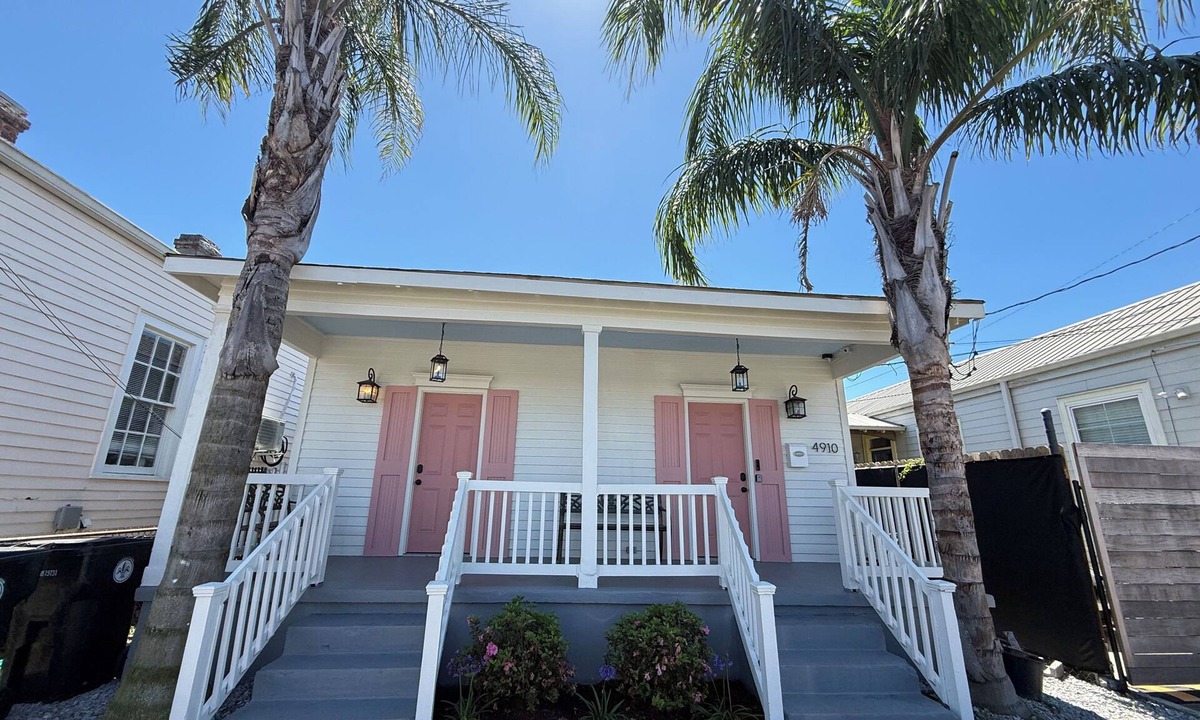 West Riverside House | Marvelous 4-bedroom 4-bath Upscale Home Near Magazine Street & Audubon Zoo