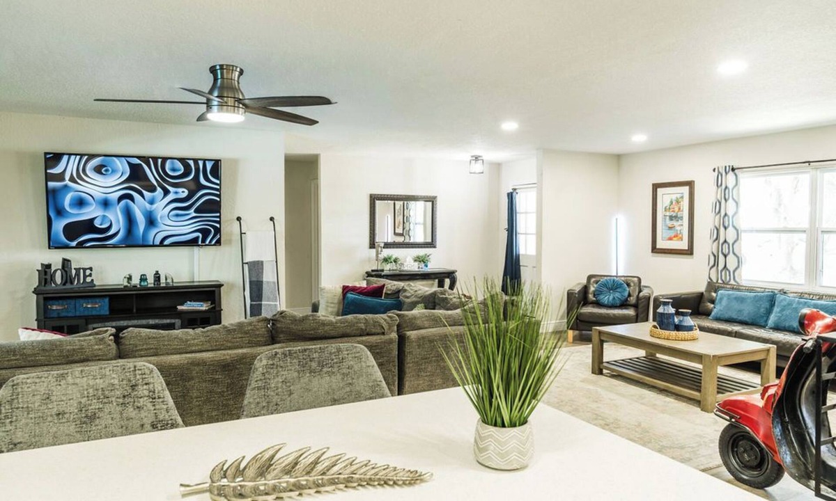 Lake Mary House | Mayfair Forrest Retreat ! Come and Enjoy our Clean and Spacious home sleeps 18!