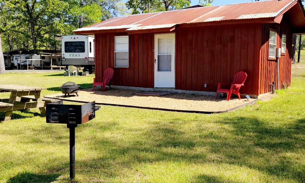Hemphill Cabin | McGee's Landing Cabin 2 on Toledo Bend Lake. Lakefront! Pet Friendly!