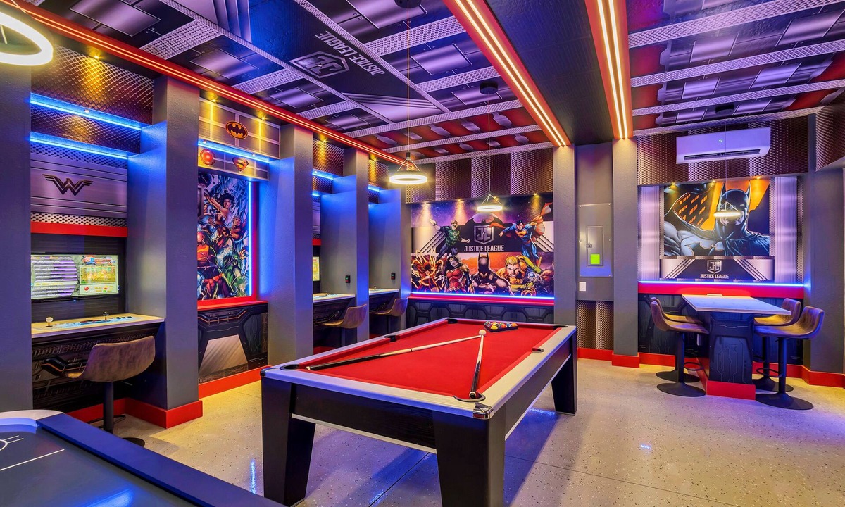 Davenport House | MEGA MARVAL Gameroom! Olaf and Spiderman! Close to Disney!