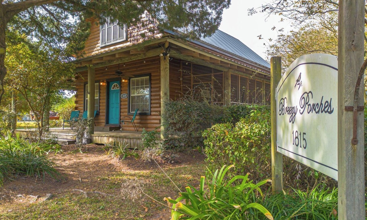 Waveland House | Mermaids Hideout Cabin w/wrap porch & Sailors Den near the Beach, pool, pets!