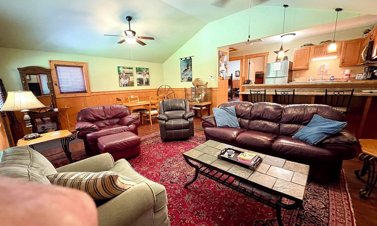 Groveoak Cabin | MID LAKE HIDEAWAY, FISHING FAMILY OUTDOOR FUN