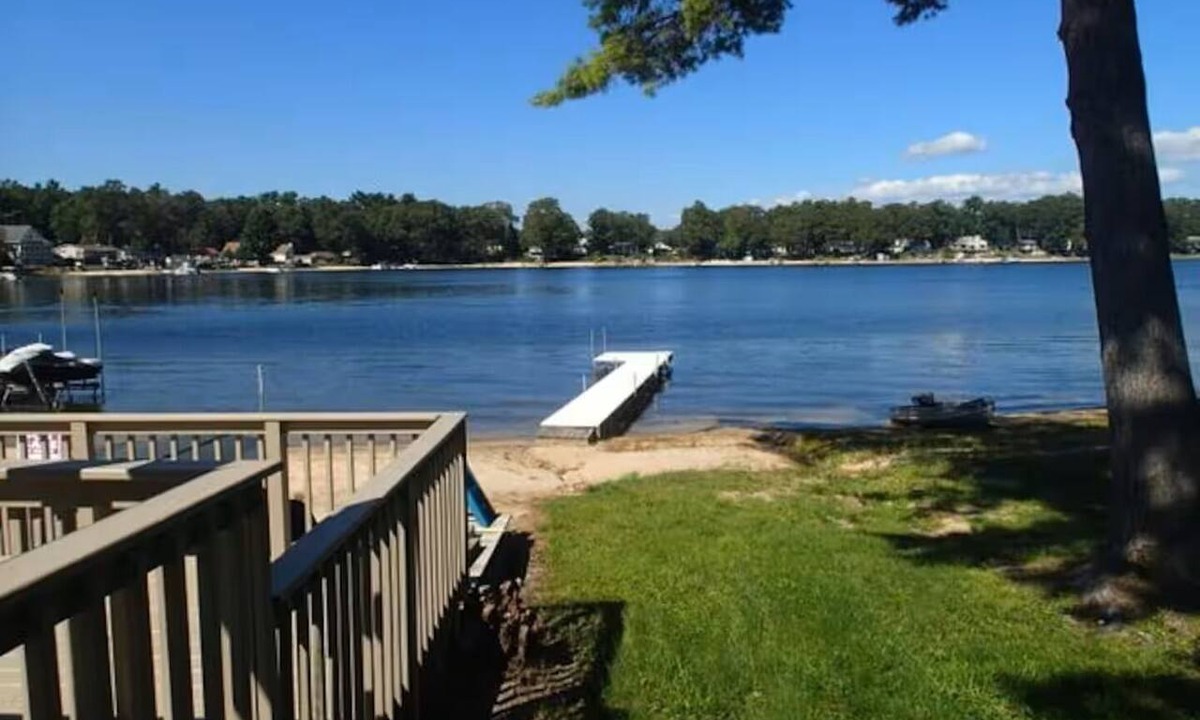 Twin Lake House | Middle Lake Retreat with Private Beach/2 King Beds and Amazing Views