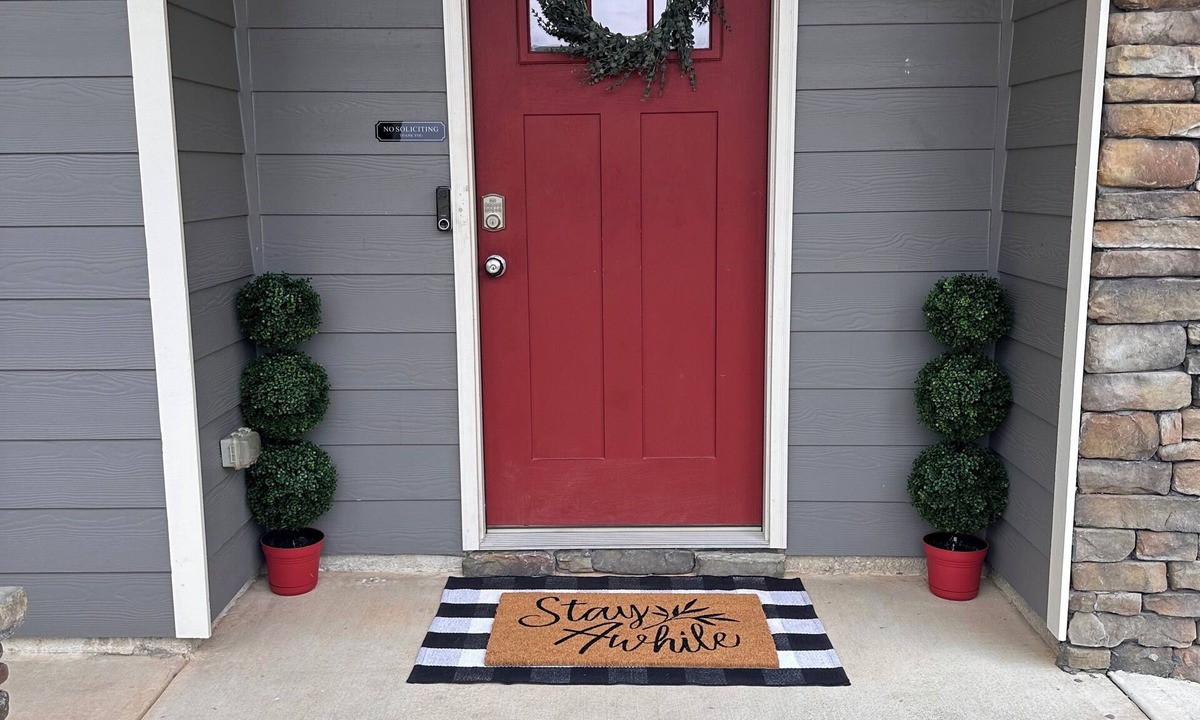 Midland House | Midland Manor, your home away from home! PS5, 86in tv, pool table, BBQ & more!