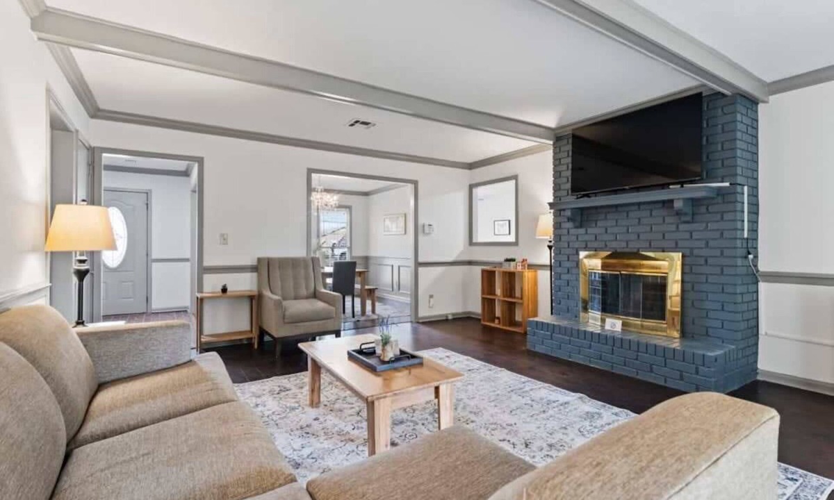 Gunter Afs House | Midtown, Fenced Yard & Patio- White Acres Retreat