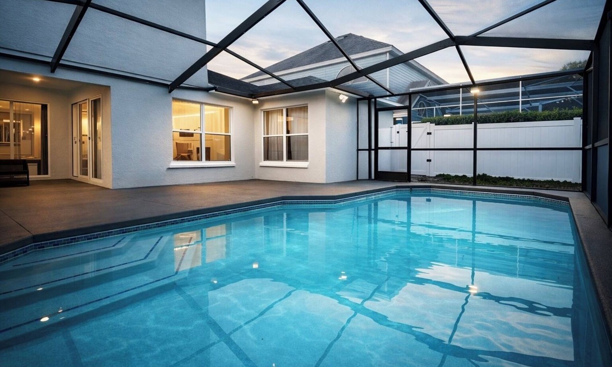 Bridgewater Crossing House | Modern 3-bedroom Chic Home in Davenport minutes from Disney, Pool and Game Room.