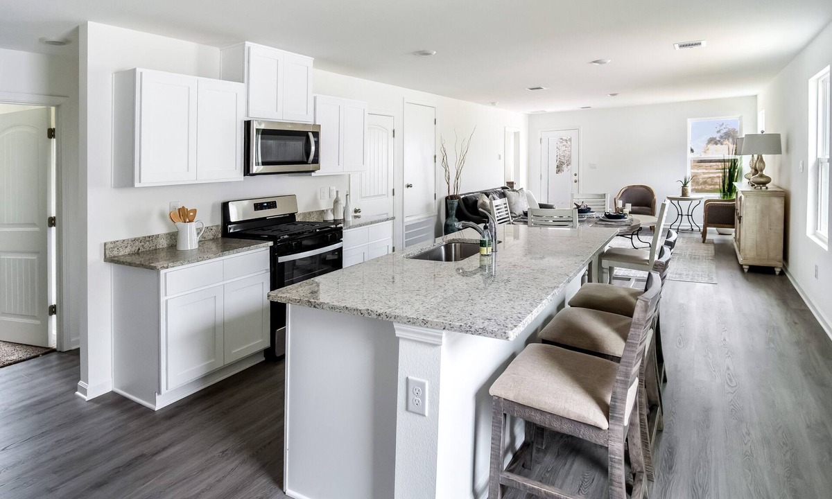 Gonzales House | Modern 3-br 2bth house w/WiFi & AC in heart of Gonzales, next to Baton Rouge