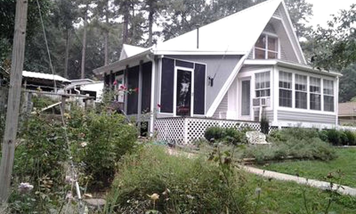 Alleene Cabin | Modern A-Frame Cabin with a Hot Tub near Millwood Lake, Arkansas