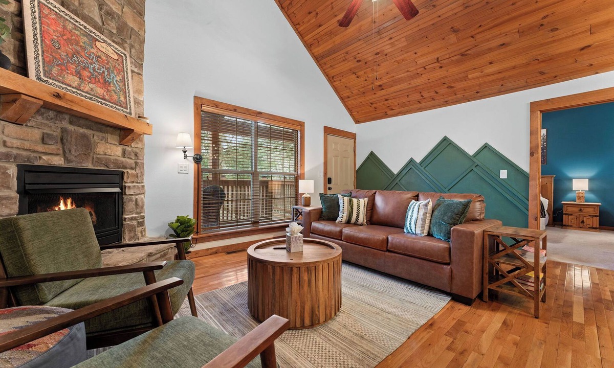 Branson West Cabin | Modern Cabin - Sunroom - Resort Amenities - Near Silver Dollar City