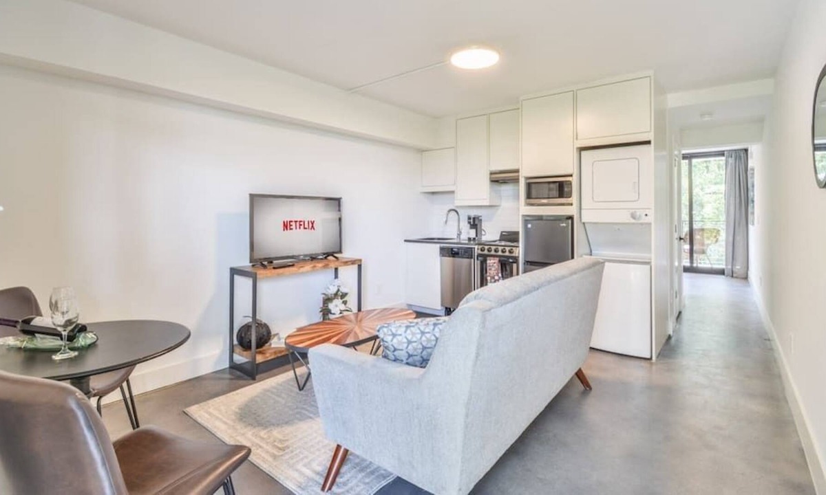 Virginia Highland Condo | Modern Décor Hideaway In The Heart Of Midtown Atlanta