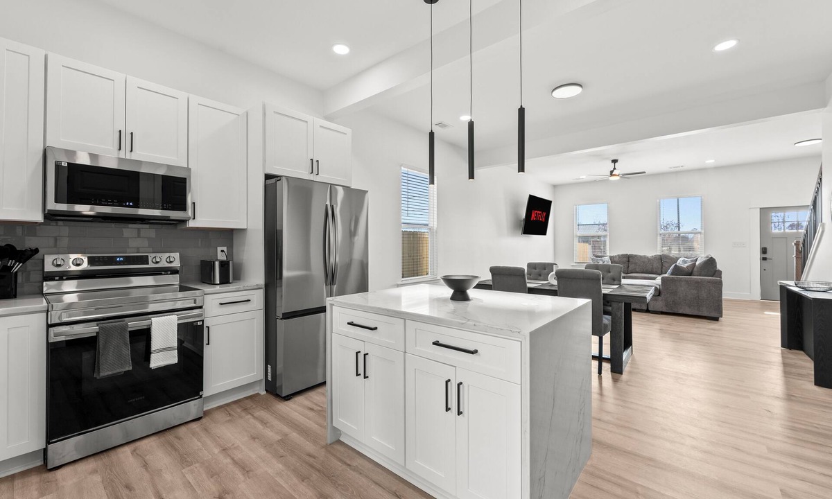 Augusta House | Modern Downtown Getaway