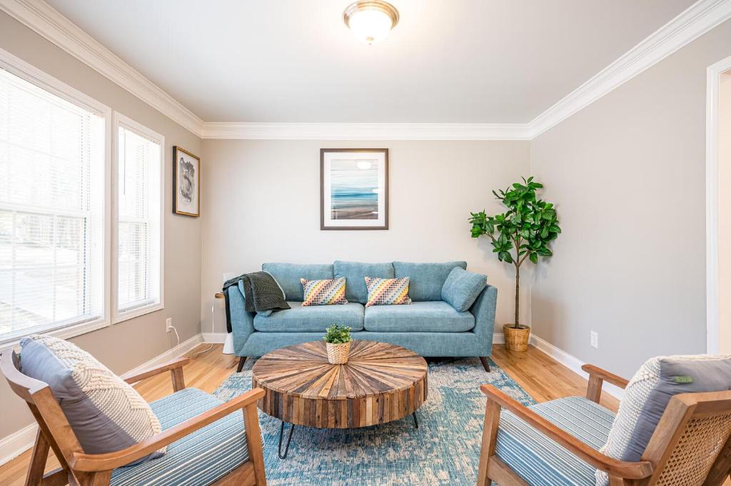 Decatur House | Modern Farmhouse Stay in Decatur