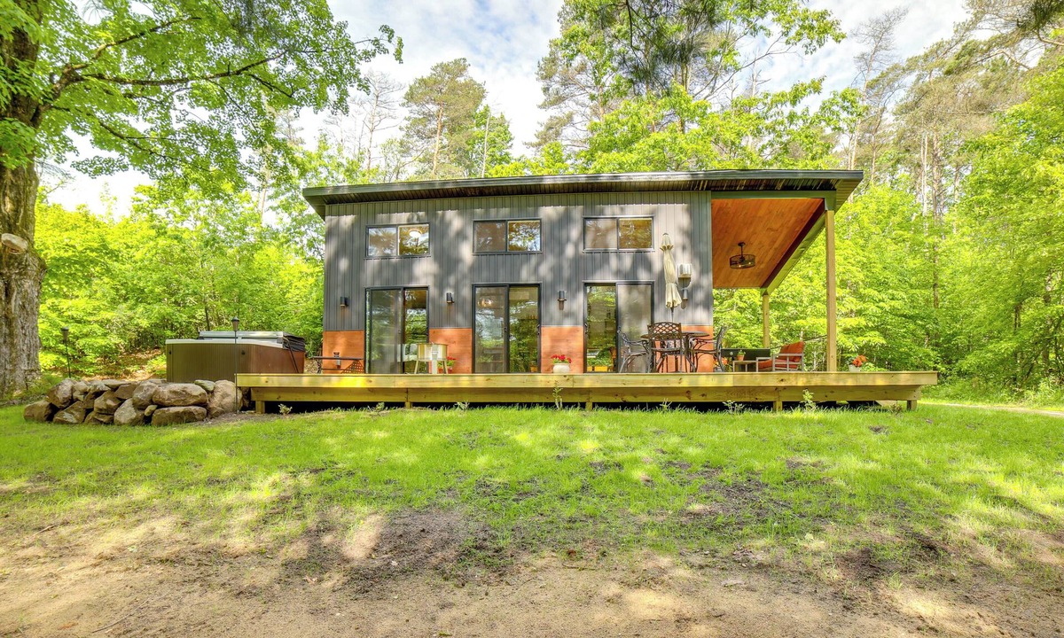 Paris House | Modern Hersey Tiny Home w/Private Hot Tub!