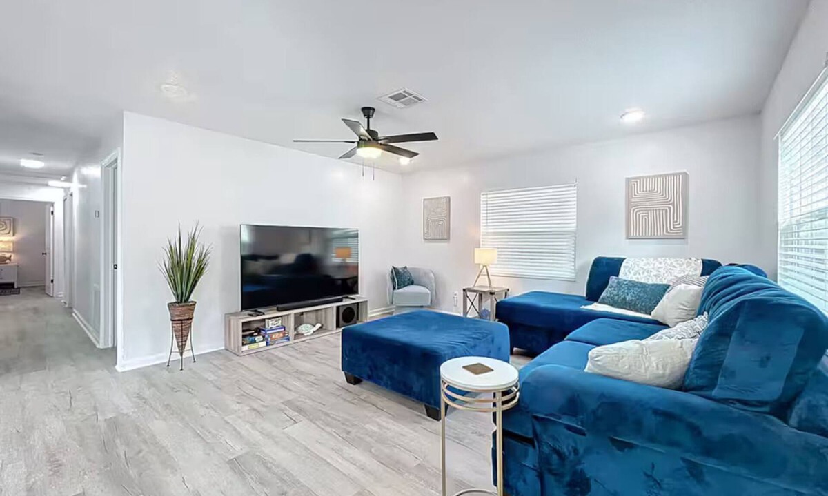 Sanford House | Modern home near Sanford's Historic District