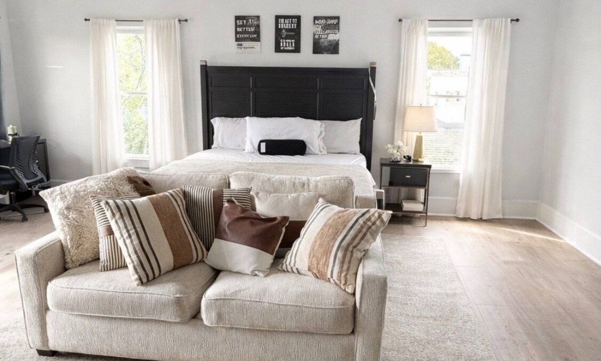 Atlanta House | Modern Luxe Retreat Stylish Open-Concept Home with Designer Touches