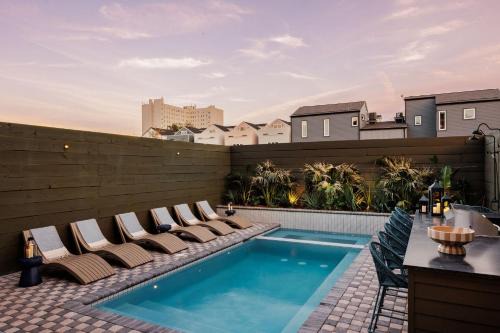 Faubourg Lafayette House | Modern New Homes Heated Pools and Spas
