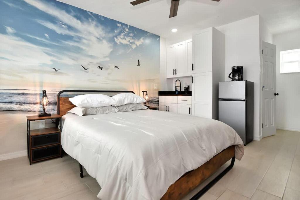 Daytona Beach Shores Apartment | Modern Queen Suite #2 - Steps to Daytona Beach