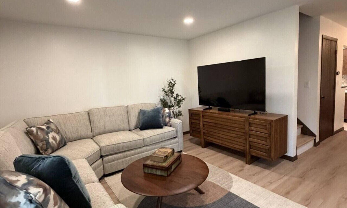 Ferrysburg Condo | Modern Spring Lake Retreat | Walk to Coast Guard Park