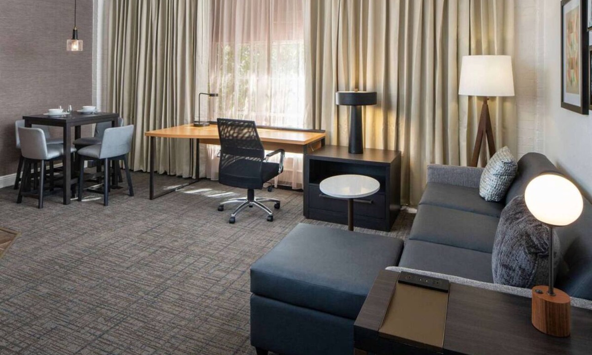 Arts/Warehouse District Hotel | Modern Suites in the Heart of New Orleans! Outdoor Pool, Breakfast, Pet-friendly