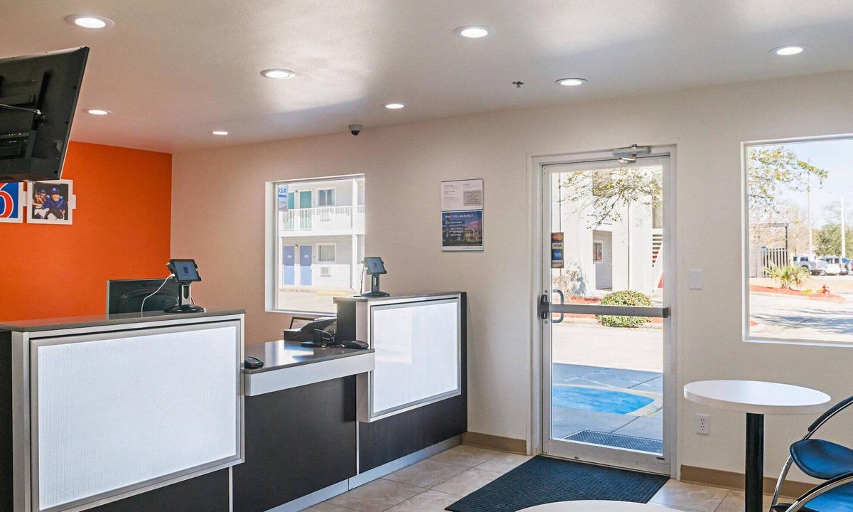 Bay St Louis Hotel | Motel 6 Bay Saint Louis, MS
