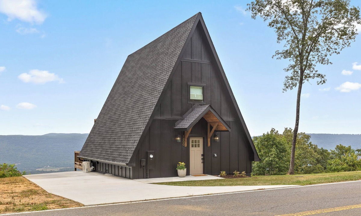 Trenton Cabin | Mountain’s Edge by Appalachian A-Frames, Mountain View, Hot Tub, WiFi
