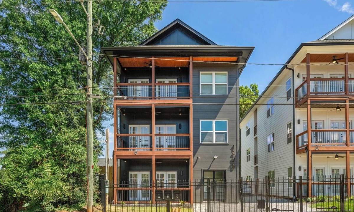 Sylvan Hills House | Murphy House Mansion 9BD House w/Gated Parking