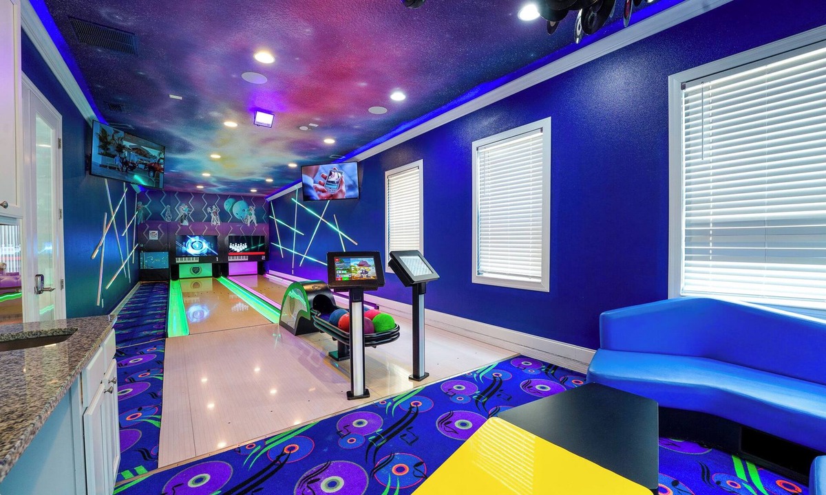Loughman House | Music Bowling Villa · Heated Pool · Home Theater · Wall-to-Wall TV · Sleeps 40