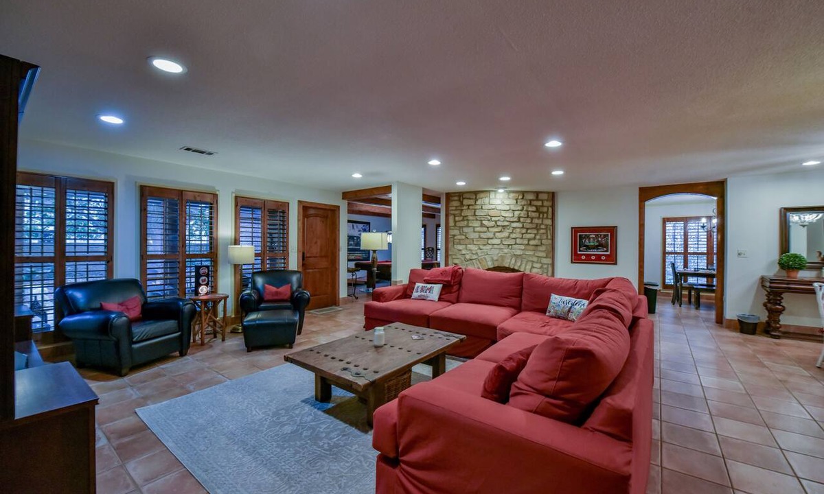 Tuscaloosa House | Myrtlewood Cottage- Book for Football Season! Walk to the Stadium!