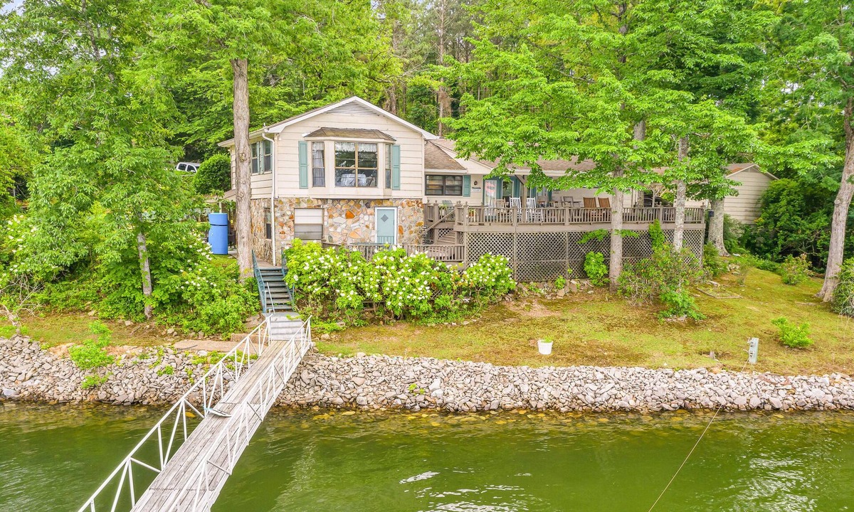 Jasper House | Nanas Lakehouse - Private dock with Jet-ski port!