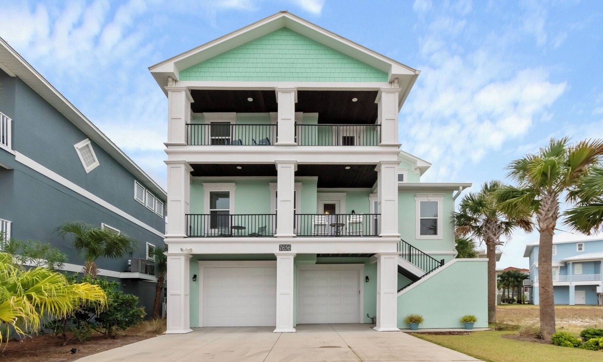 Caribbean Isle House | 🌊 Narrvelous – Sound-View 5BR Home w/Pool, Tennis, Firepit & Walk to Beach