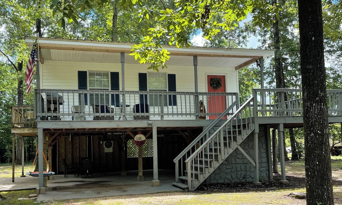 Clinton Cottage | Nature's Little Cottage Away From Home