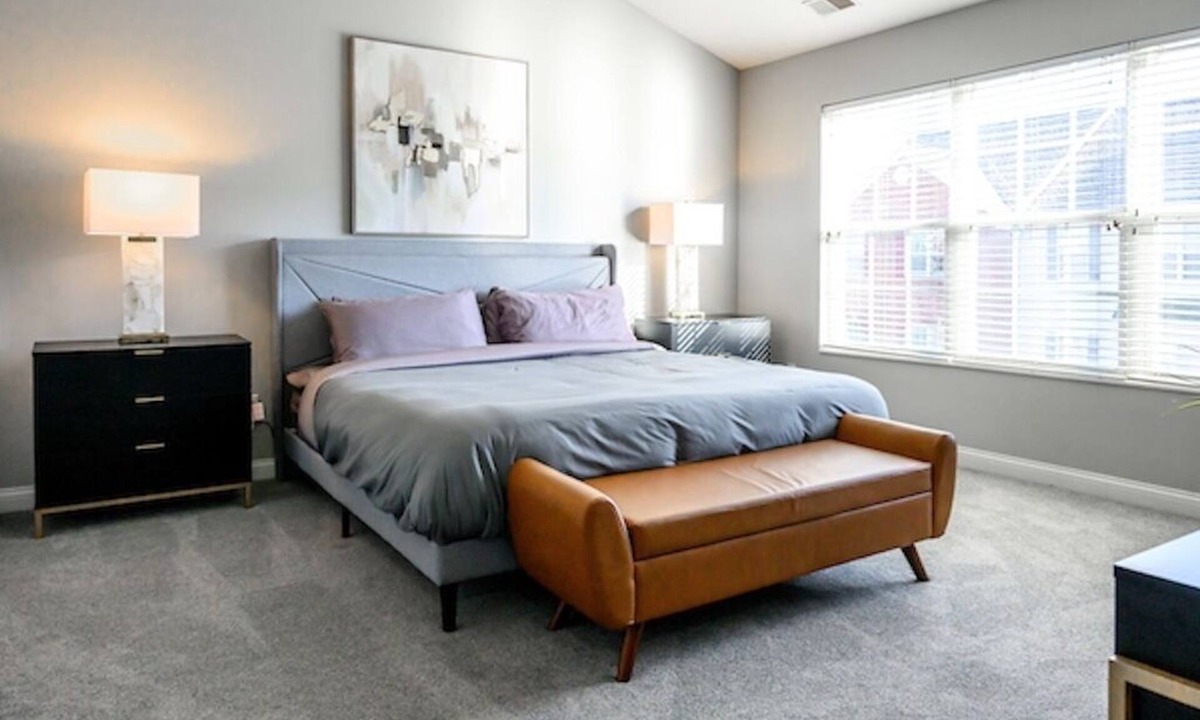 Roseland House | ND Luxury Townhome 8 min to ND Stadium!