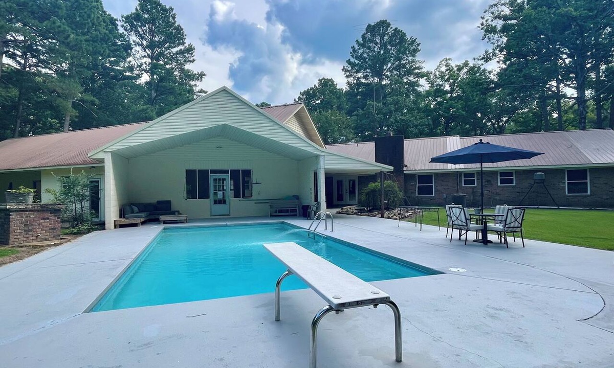 Delight House | Near Crater Of Diamonds! 4BR Home on 35 Acres with Pool, Pond, and Screened Room