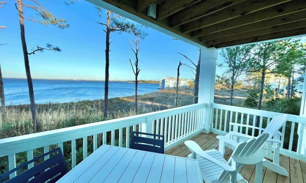 Innerarity Townhomes House | Neptune's Landing: Bay Views, Pool & 2 Kayaks