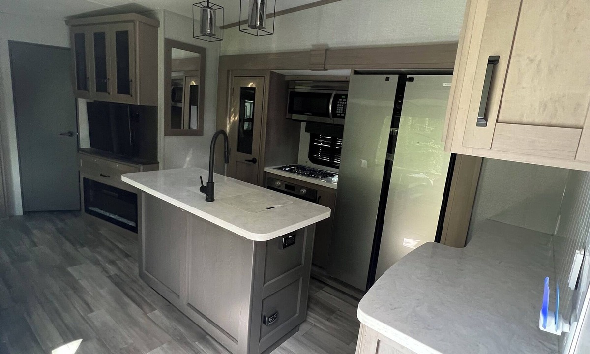 Shoreline Park House | New 5th Wheel in Bay St Louis: Waterfront, private boat launch, near casinos.