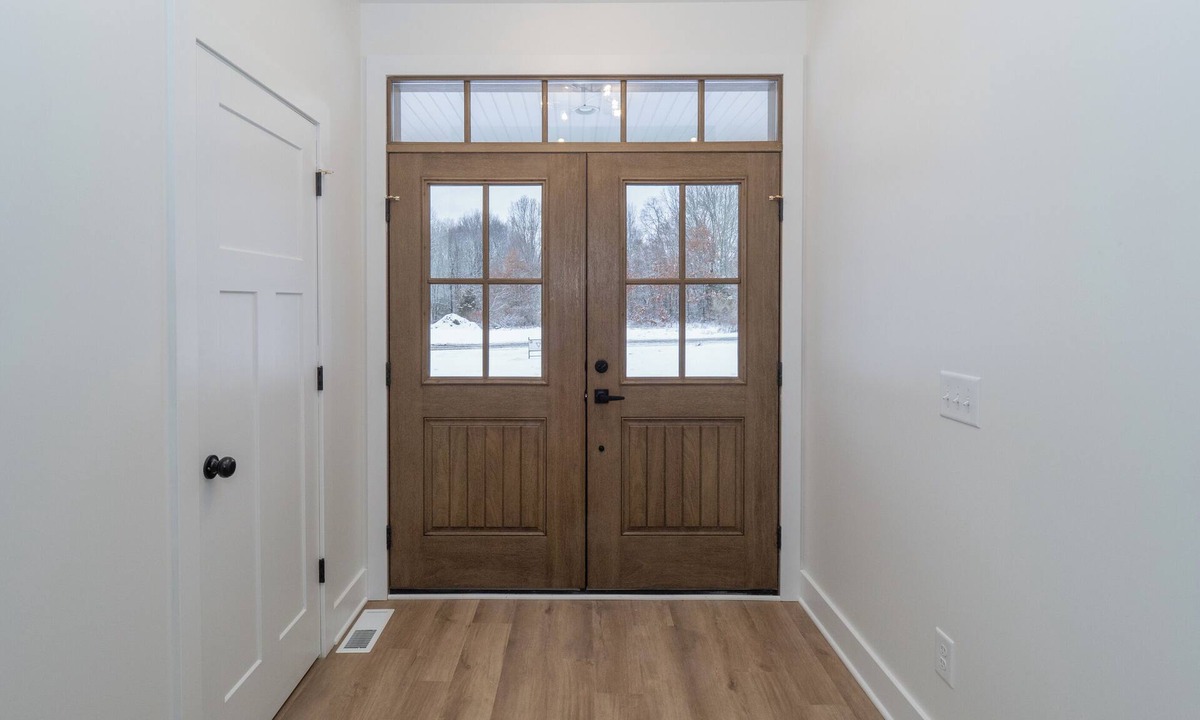 Kendall House | New Construction 4-bedroom Modern Farmhouse house in charming Kalamazoo withWiFi