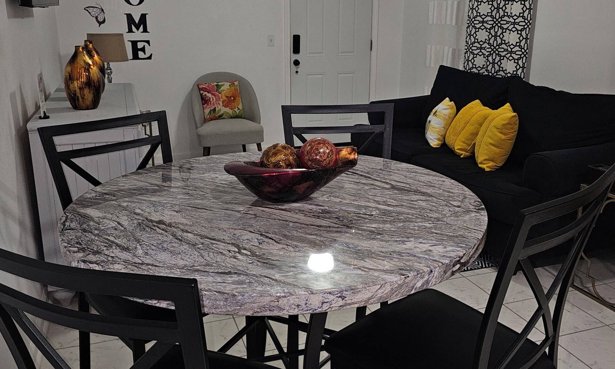 Slidell House | New, Cozy & peaceful stay, 30 minutes from New Orleans. Family and pet friendly!