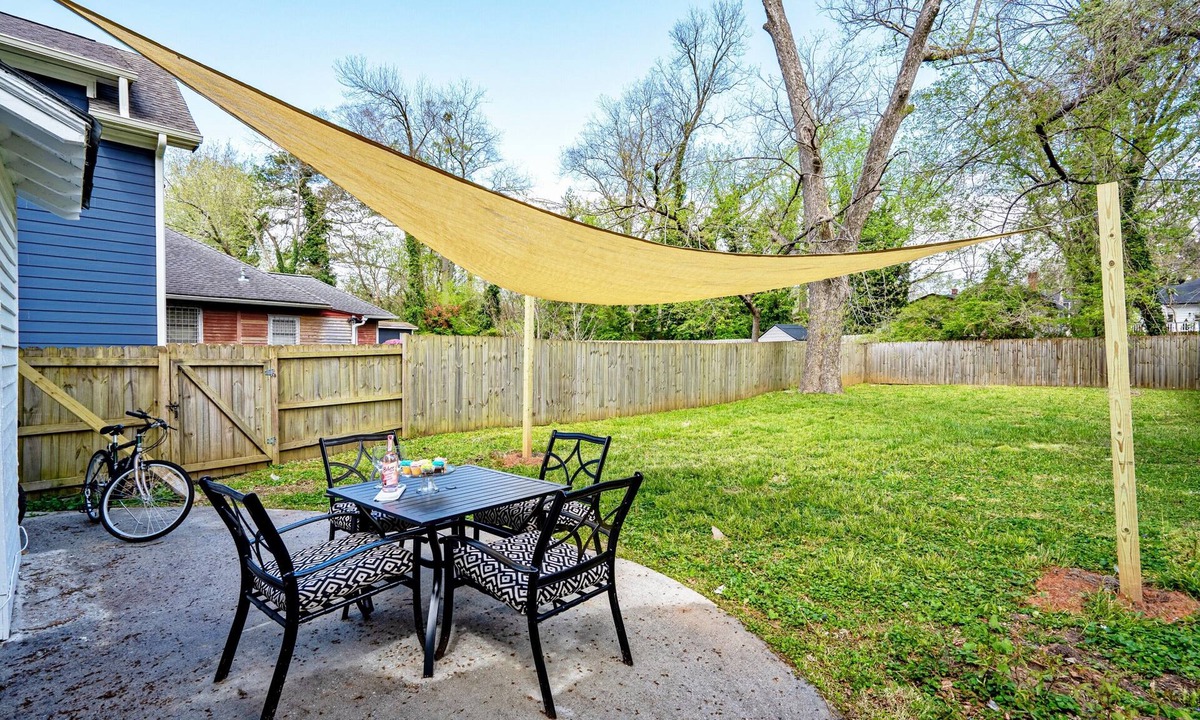 Westview House | *NEW* Gorgeous Beltline Bungalow Centrally Located