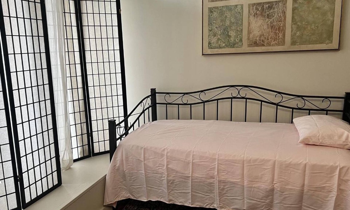 Anniston Apartment | New Haven Studio apartment with 2 bedrooms. Dwtwn. Near EATRIES & ENTERTAINMENT.