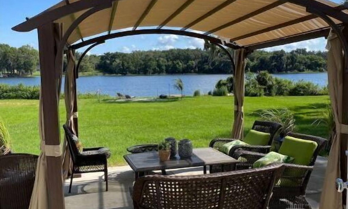 Umatilla House | New House on lake,full stocked home,private beach Lake access w use of 4 kayaks