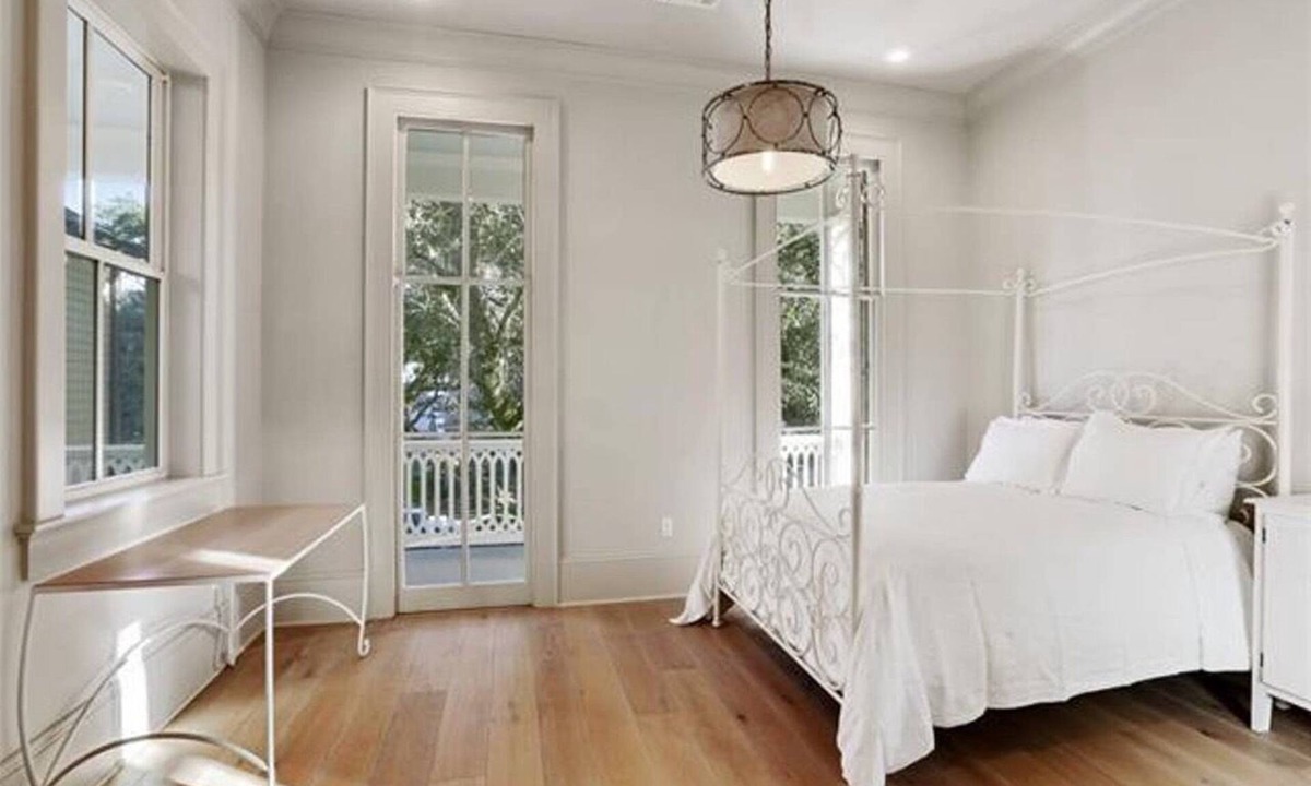 West Riverside House | New Orleans: Uptown; elegant, luxurious, fun- loving living!