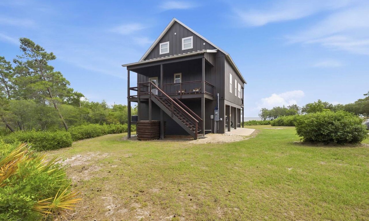 Eastpoint House | New- Seabreeze-Bay Front -Pet Friendly