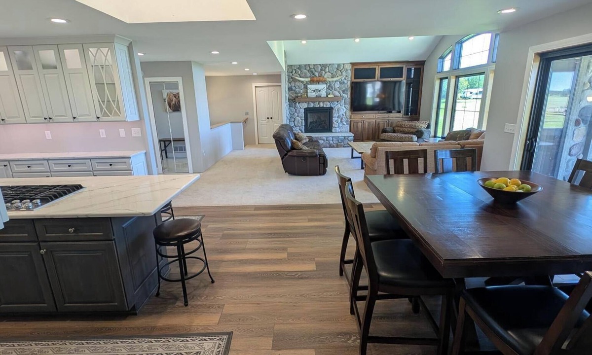 Mayfield House | New! Spacious 4-bedroom house in Traverse City just minutes from the beach!