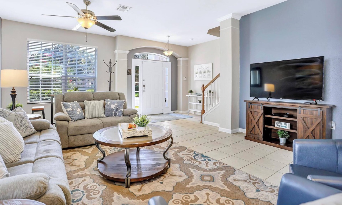 Windsor Hills House | *NEW*Theater, FREE Resort, 3 King, WDW Close!