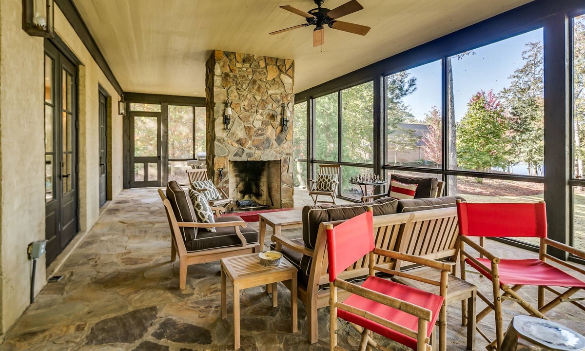Jasper House | NEW TO RENTAL MARKET-4 BEDROOM-SMITH LAKE-NO STEPS TO LAKE-MAIN BODY