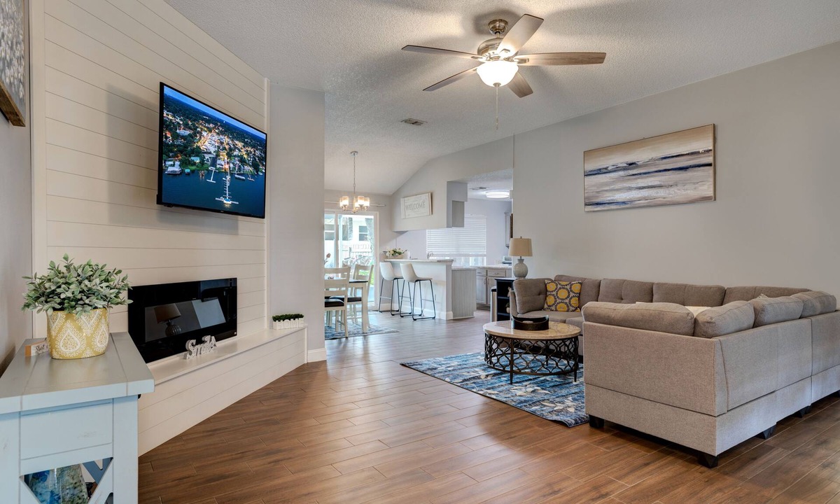Mount Dora House | Newley Remodeled and Furnished, Cozy House 5 Minutes From Downtown!