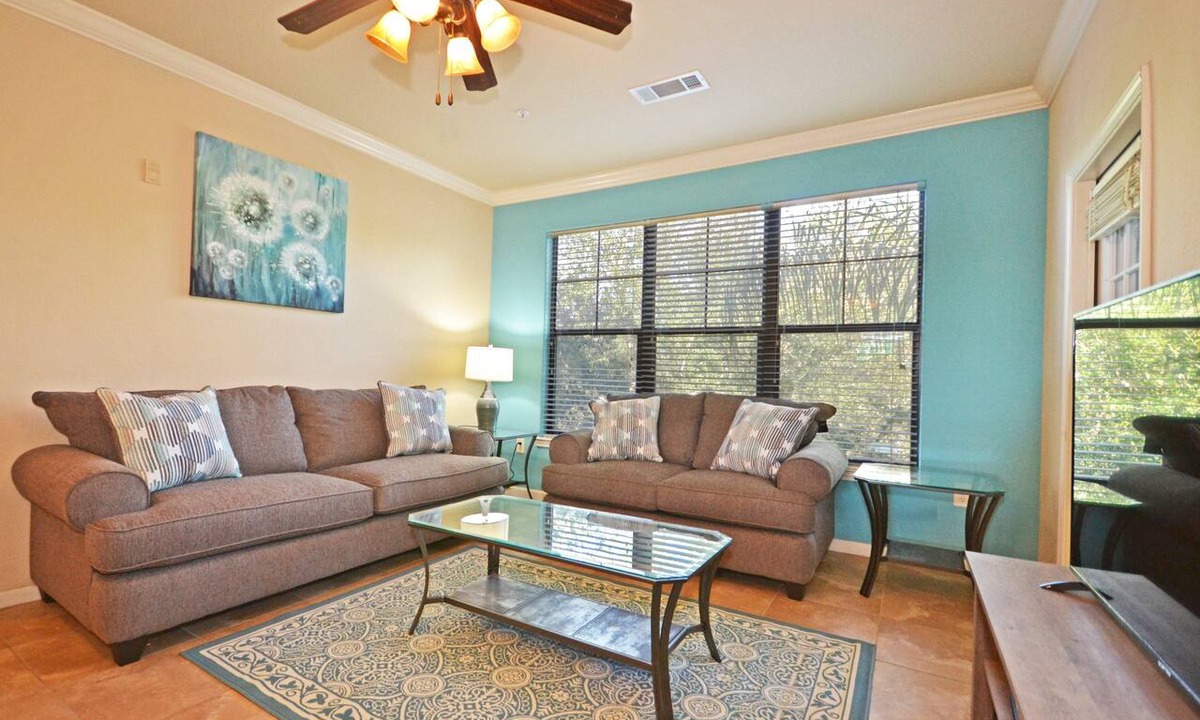 Davenport Condo | Newly furnished Condo - Bella Piazza - top floor with balcony!