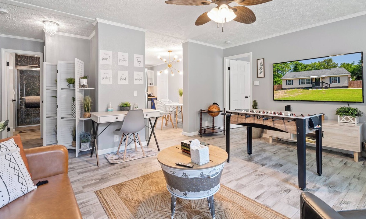 Daphne House | Newly Listed! Traveling nurses and business professionals welcome!