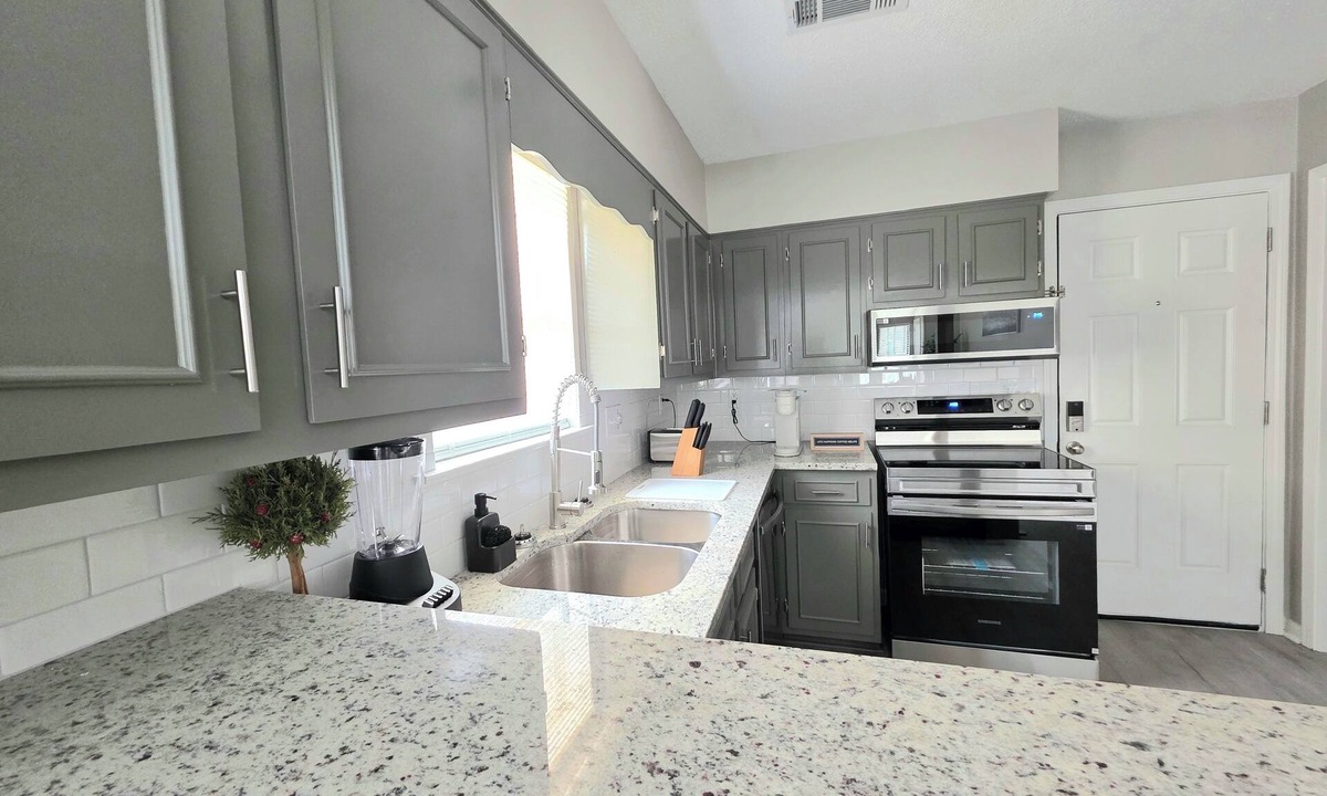Gunter Afs House | NEWLY RENOVATED! 9 mins from Maxwell AFB - 3 mins from Baptist Hospital East